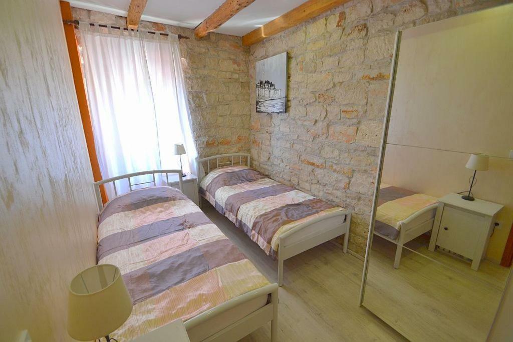 Villa Giardin Новиград Екстериор снимка