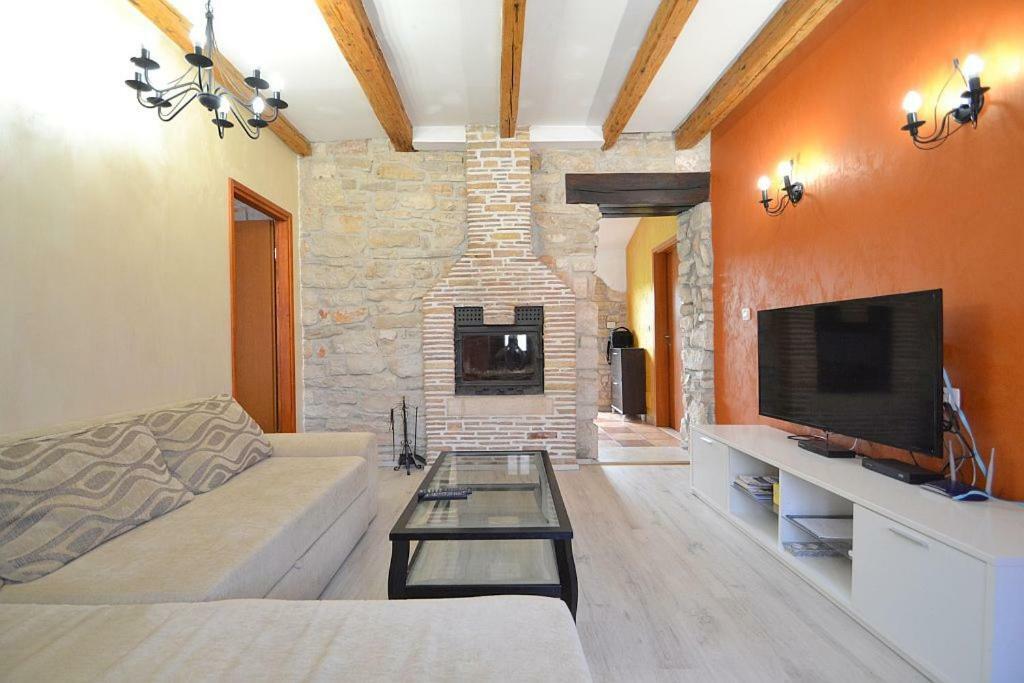 Villa Giardin Новиград Екстериор снимка