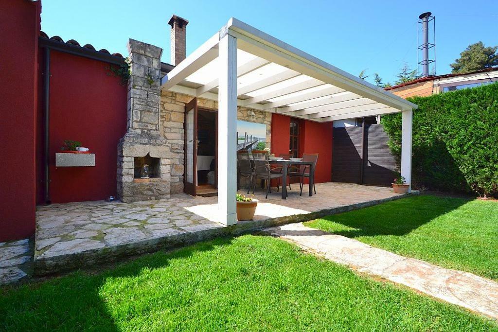 Villa Giardin Новиград Екстериор снимка