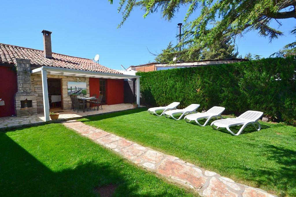 Villa Giardin Новиград Екстериор снимка